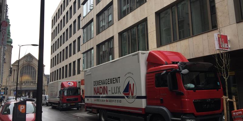 Camion avec lift - Comment charger dans le camion des objets volumineux?